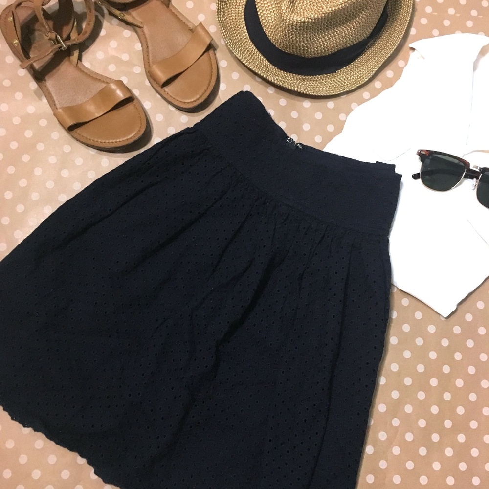 CLOSET CLOSING 8/15 - GAP Navy Eyelet Skirt